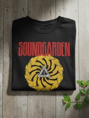 Soundgarden Badmotorfinger Graphic Tee Vintage Style Rock Band Shirt
